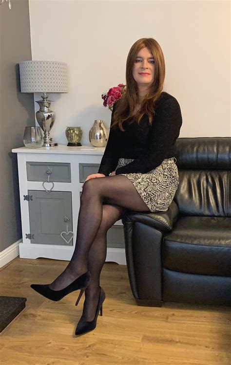 crossdresser with women|Crossdressers/transvestites and women in nylons and high.